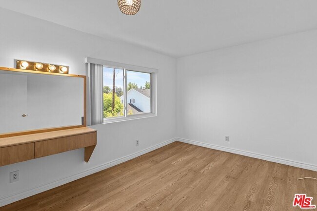 Building Photo - 4610 Densmore Ave