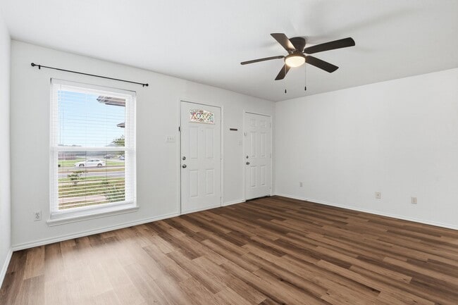 Building Photo - 1502 Sharron Ct