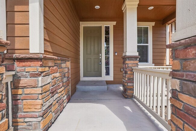 Building Photo - Luxurious Living: 2,367 Sq Ft Home with 4 Baths in Prime Location