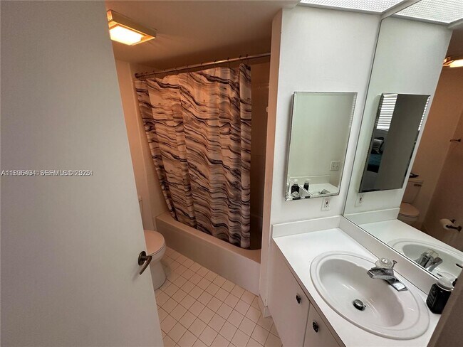 Building Photo - 2278 SE 27th Dr