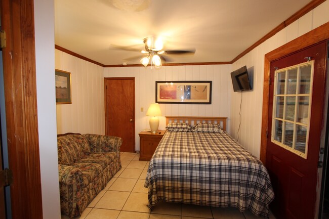 Building Photo - 2264 Columbia Dr