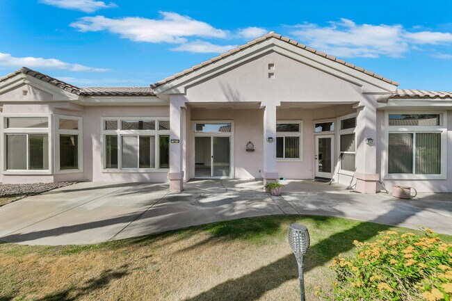 Building Photo - 78549 Links Dr