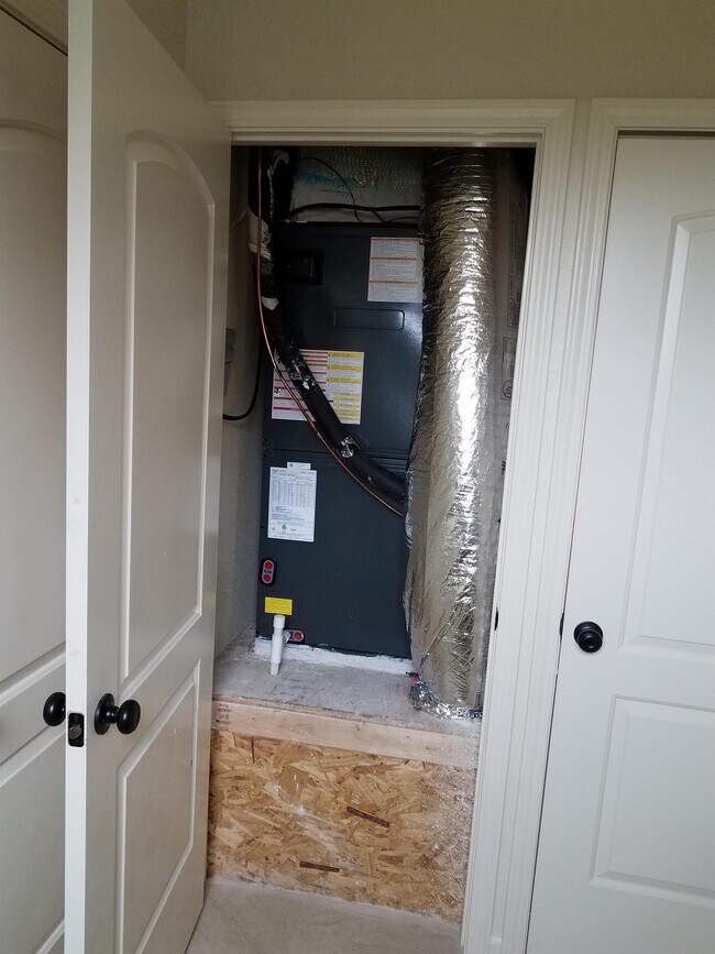 Building Photo - 1016 Center St