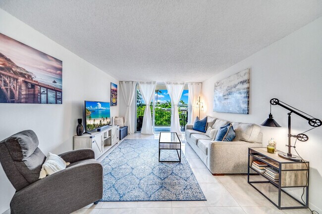 Building Photo - 3581 S Ocean Blvd