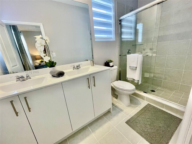 Building Photo - $2,350