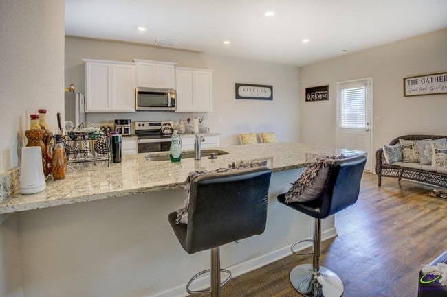 Building Photo - 3294 Bridgewood Dr