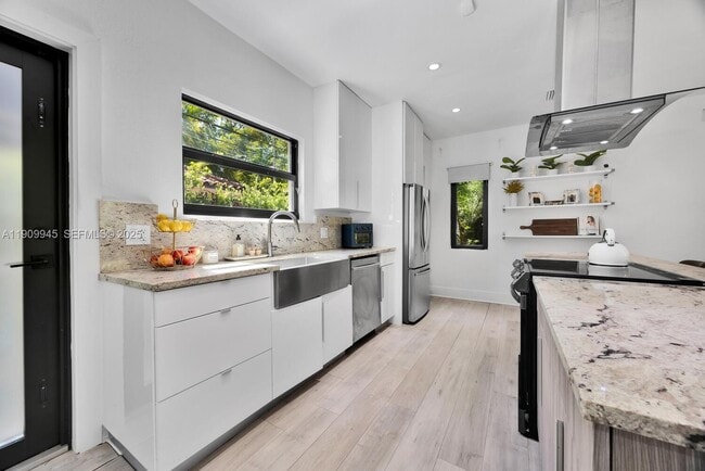 Building Photo - 1009 Genoa St