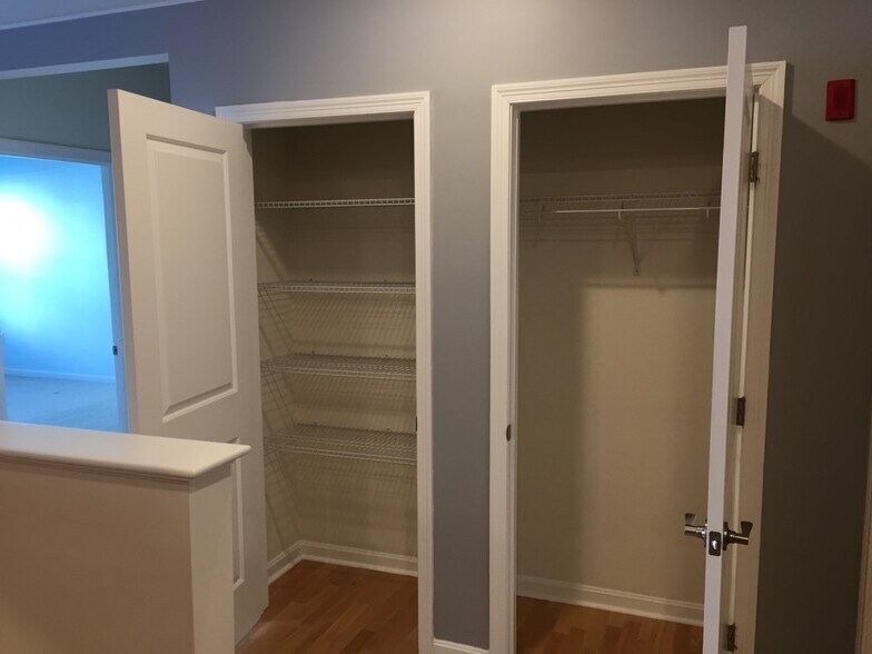 Building Photo - 57 Augustus Ct