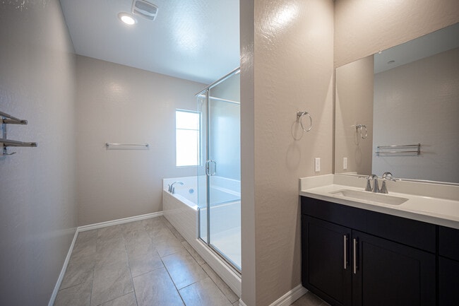 Building Photo - 600 N Carriage Hill Dr