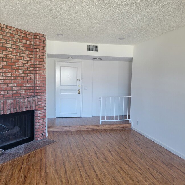 Building Photo - 2 BEDROOM CONDO UNIT IN THE WEST LA AREA 646 481 4404