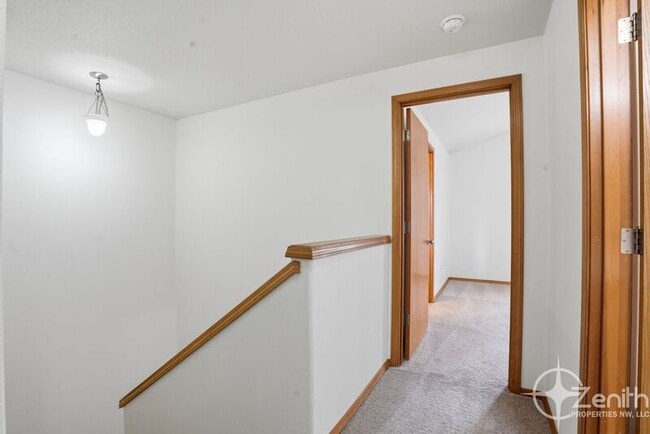 Building Photo - 10516 NE 113th Ave