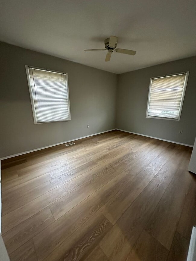 Building Photo - 3 Bedroom 2 Bathroom