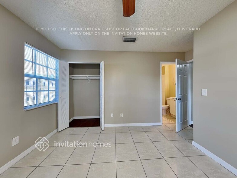 Building Photo - 2431 SW 87th Terrace