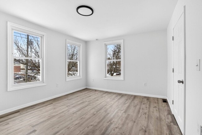 Building Photo - 398-400 N. Maple Ave