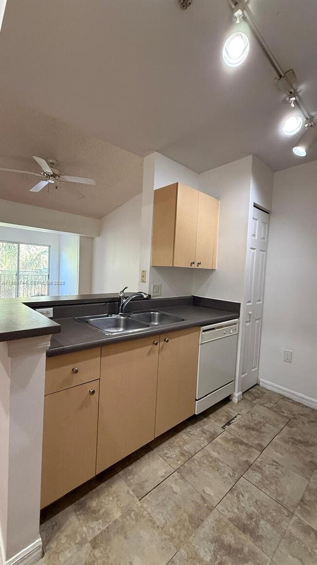 Building Photo - 2494 Centergate Dr