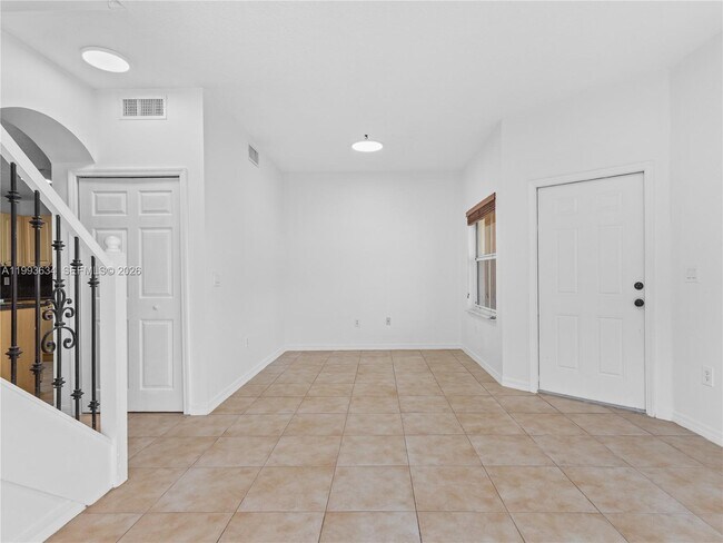 Building Photo - 6201 NW 114th Pl