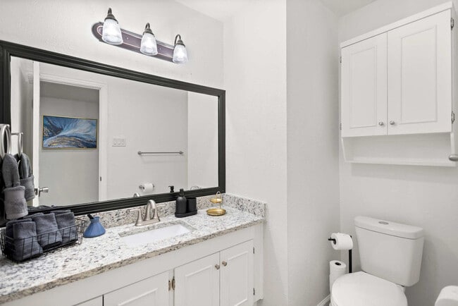 Building Photo - 3410 Country Club Dr