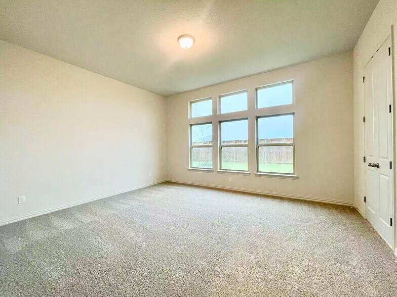 Building Photo - 16629 Freshwater Dr