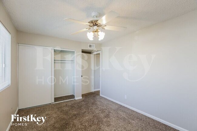 Building Photo - 9605 N 43rd Ln