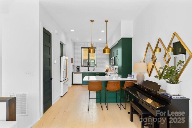 Building Photo - 3301 Spencer St