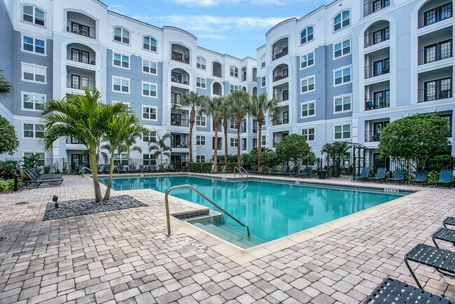 Building Photo - 202 E South St