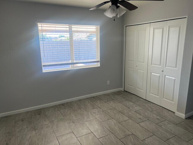 Building Photo - 5406 S Hazelton Ln