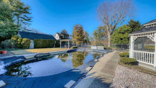 Building Photo - 549 Tuckahoe Rd