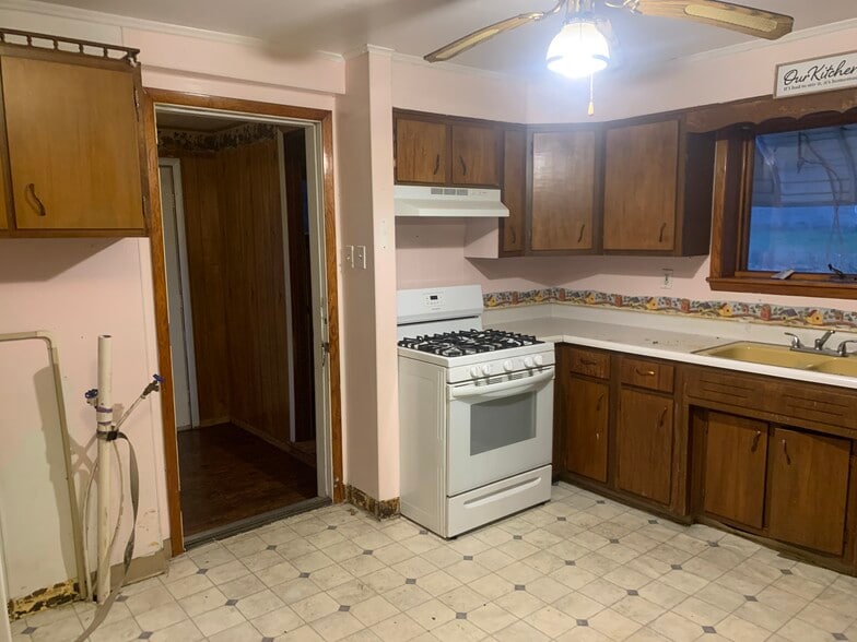 Building Photo - 606 Cypress Ave