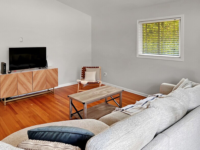 Building Photo - 5639 Main St