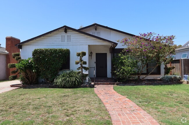 Building Photo - 2821 Tilden Ave