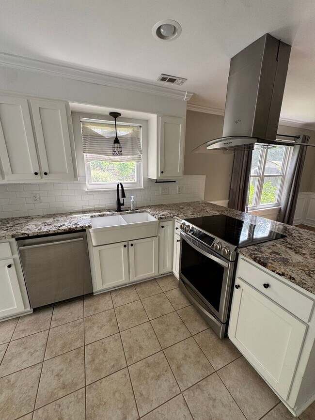 Building Photo - Available Now In Forest Creek