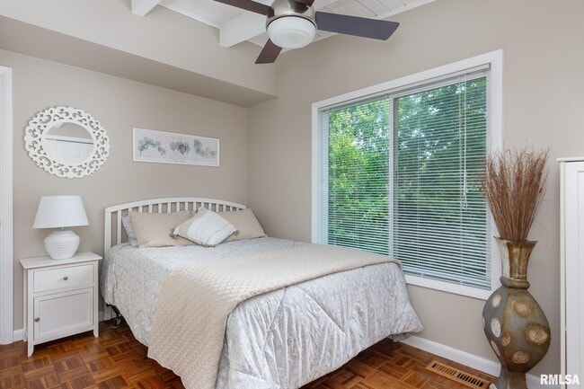 Building Photo - 4640 5th Ave