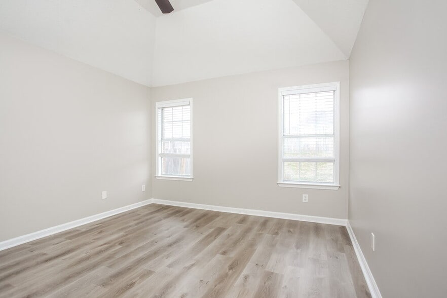 Building Photo - 1390 Bayberry Hill Dr