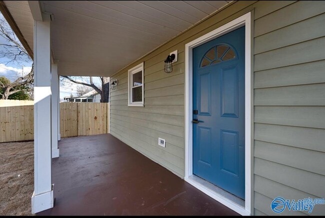 Building Photo - 3904 Cypress Ave SW