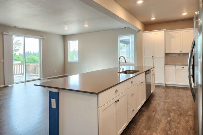 Building Photo - 4 Bedroom Home in Marysville Available Now!