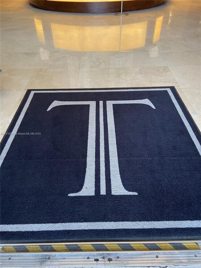 Building Photo - 16001 Collins Ave