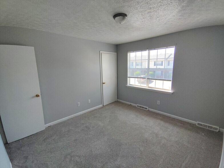 Building Photo - 30 Fonda Dr