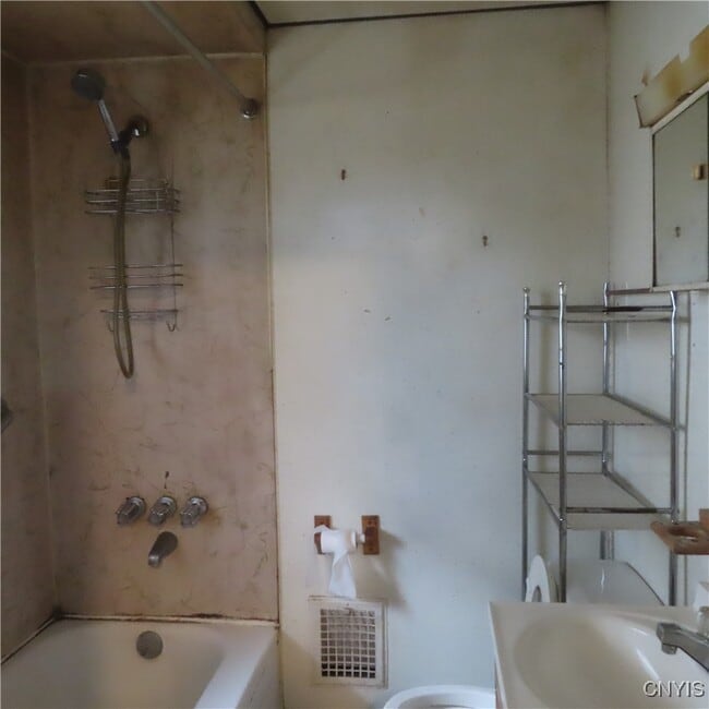 Building Photo - 540 Teall Ave