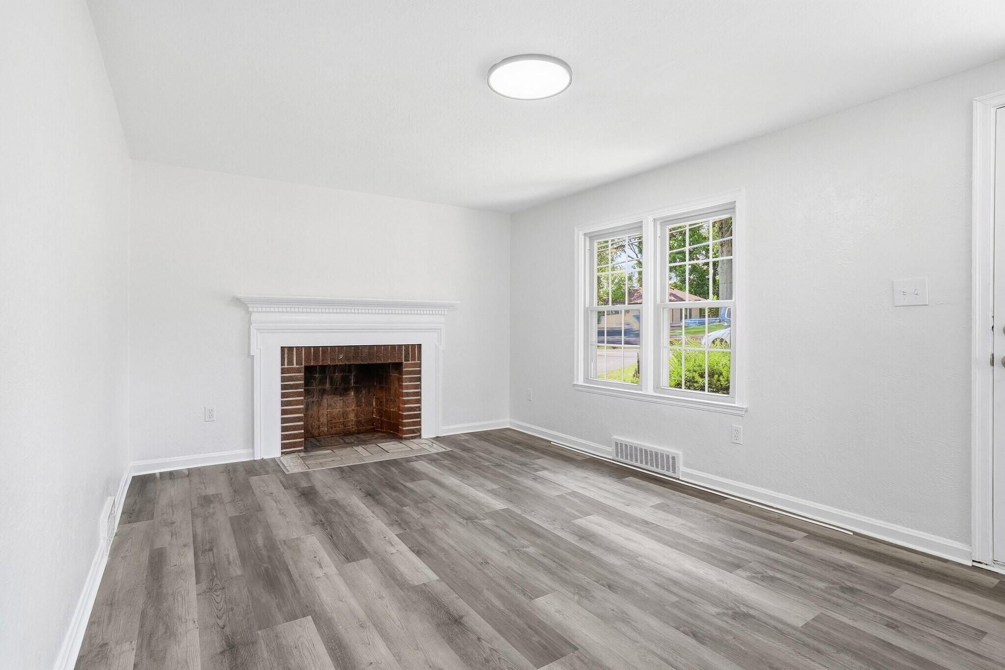Building Photo - 165 Meadowbrook Dr