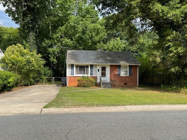 Building Photo - 2315 Finchley Dr