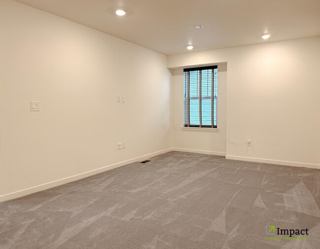 Building Photo - 10228 Vaughn St