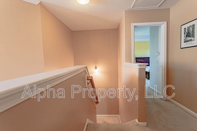 Building Photo - 8 Reid Valley Ct