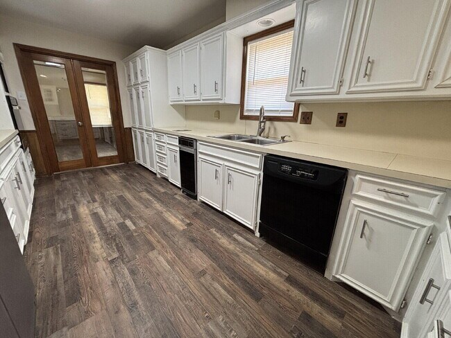 Building Photo - 1848 Houston St