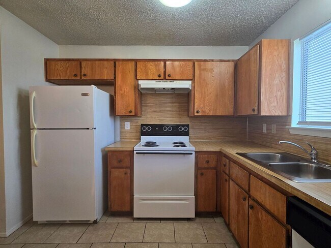 Building Photo - SECTION 8/HUD - WATER INCLUDED - COMING SOON!