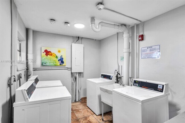 Building Photo - 1770 NE 191st St