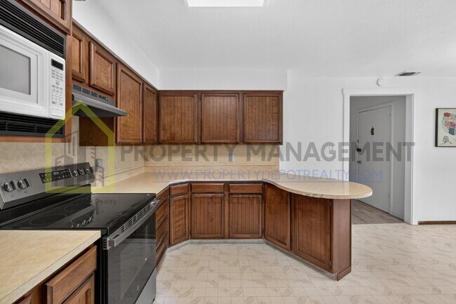 Building Photo - 9550 Colton Ave