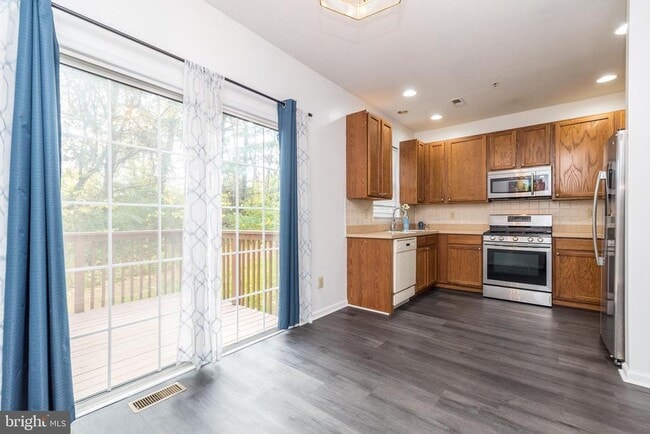 Building Photo - 483 Fort Hill Cir