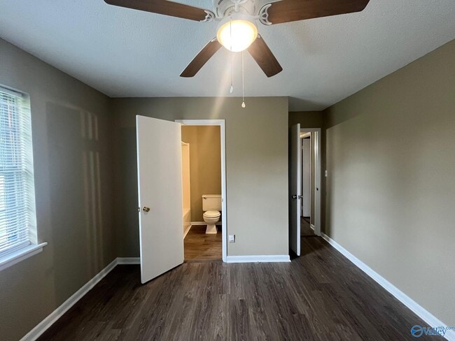 Building Photo - 726 Larkwood Cir SW