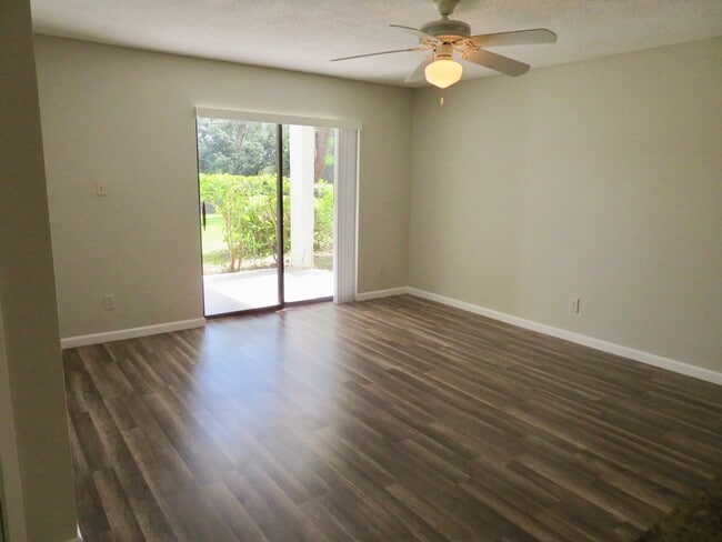Building Photo - Great unit in Coral Springs
