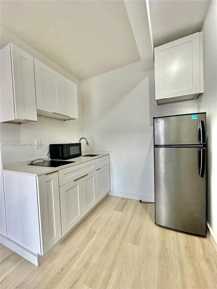 Building Photo - 415 75th St